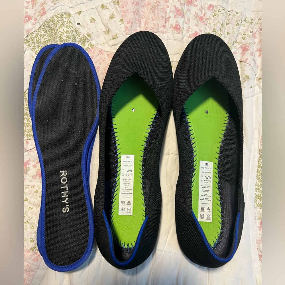 Rothy’s round flats. Black. Size 9. EUC